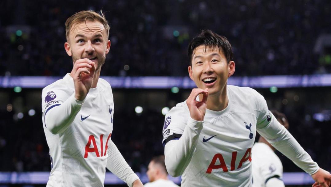 Tottenham 2-0 Fulham: Spurs back to top of the Premier League