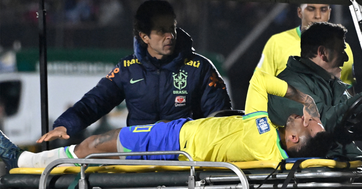 Neymar leaves game against Uruguay with knee injury